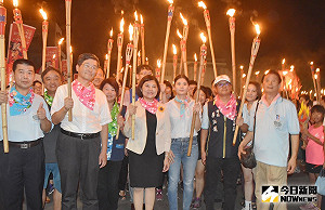 詔安客家文化節越晚越熱鬧　崙背千人舉澹仔火迎暗景