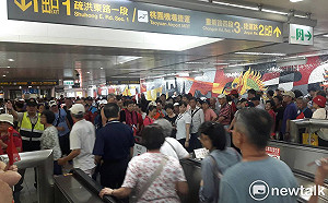 (影) 韓國瑜新北造勢晚會今登場 支持者捷運站喊當選