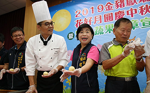 不演了嗎? 秘書公益活動高喊凍蒜 楊瓊瓔回 : 情不自禁