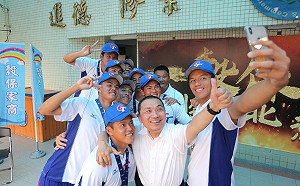 中華青棒半數球員來自穀保家商  侯友宜親迎恭喜奪冠