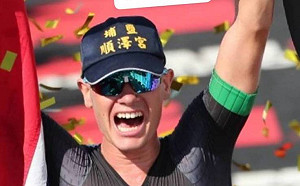 法國三鐵賽頭戴宮廟帽奪冠  選手艾登直喊「我好愛台灣」