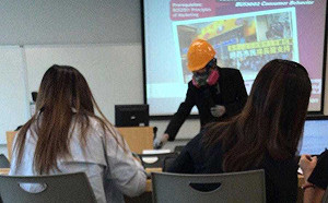 香港大學出現「暴徒」授課　校方卻說「誤會一場」！