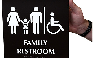 親子廁所「奇葩設計」超惱火！一票媽媽全怨：隱私沒了