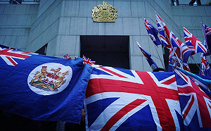 一國兩制已死！港民群聚英國領事館要求居英權