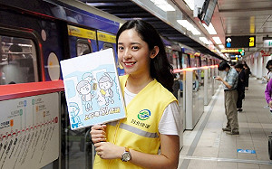 驚見車站內舉牌正妹出沒！　台北捷運「一招教你」相遇