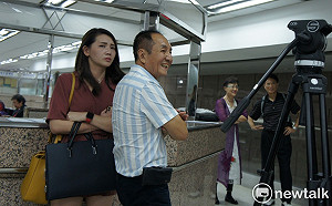 總統連署登記截止》五點半後柯文哲現身中選會外、虧雞老爹遲到沒趕上