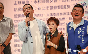 朱立倫緊攬洪秀柱肩膀  挺柱姐選台南立委