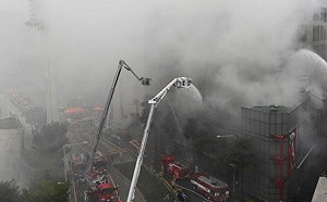 韓國東大門商圈凌晨大火   警消搶救仍未撲滅