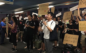 針對反送中人士而來？港民主黨議員鄺俊宇遭襲