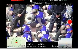 (影) 雙手被綁、黑布蒙眼、火車押送 疑似新疆再教育營影片曝光