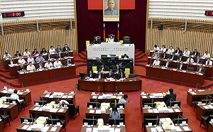 （直播）高市議會第二天「抽籤質詢」 黃捷中籤擠進質詢安全名單