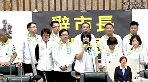 遞辭職書藍綠爆衝突 女議員發生肢體碰撞
