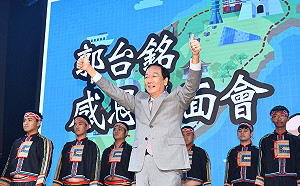 郭台銘首場粉絲見面會氣氛嗨翻天！唱歌、心靈分享樣樣來