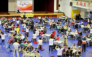 銀髮麻將賽熱「腦」開打  98歲長者摸八圈健腦