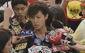 對何韻詩潑紅漆矇面男  疑是統促黨黨部主委