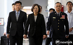 總統失言稱「油罐車失火造成大橋斷裂」謝寒冰批「失智」