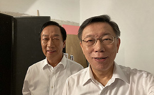 (影) 郭柯聯軍衝立委！郭台銘當母雞與５參選人拍定裝照