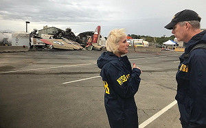 美70歲骨董轟炸機起飛5分鐘  緊急降落摔機7死