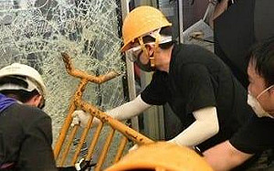 反送中》「宵禁令」「蒙面法」雙拳止亂？ 傳港府今日出招