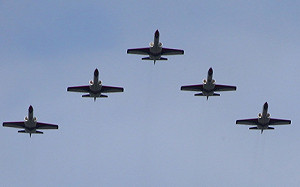 預演國慶空軍校閱  6型軍機飛越總統府