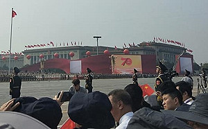 感動．激動．驕傲？！ 黃智賢看中共「國慶」淚潰堤