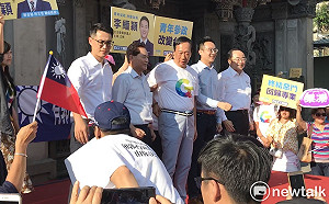 不畏開除黨籍？盧嘉辰現身陪郭董力挺「郭家軍」立委人選