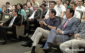 酸李佳芬干政？ 郭台銘：總統不是選他的夫人！