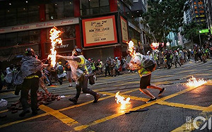 反《禁蒙面法》遊行失控！多名記者中汽油彈