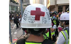 《我的遺書在口袋裡了》瘋傳  港人大雨中持續抗議