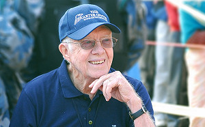 美最高齡前總統95歲卡特摔跤縫14針  還要蓋房子