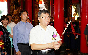 郭董拱黃健庭「接班」北市 柯文哲：有機會再去認識認識