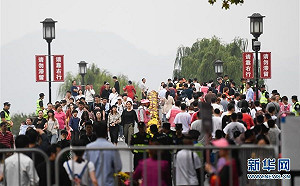 中國十一連假7.82億人出遊 自稱旅遊收入達人民幣6497億