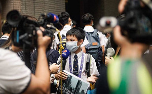 「似乎人人都不舒服」  香港學生蒙面上下學反惡法