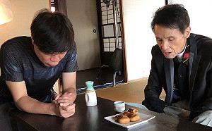 文夏疑遭看護「餵毒」 妻子開記者落淚：不敢告訴他真相