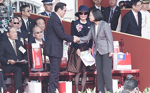 蔡總統不敢辯萊豬? 他幫民進黨貼新聞稿