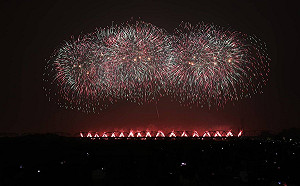 (影)國慶煙火42分鐘史上最長 絢麗燦爛閃耀屏東