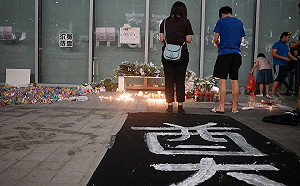 港少女死因遭疑  同學點白蠟燭悼念