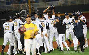 中華職棒/廖健富代打敲再見安 桃猿總冠軍賽搶首勝