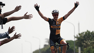 自行車／澳洲「大魔王」奪冠 台選手摘銀、銅