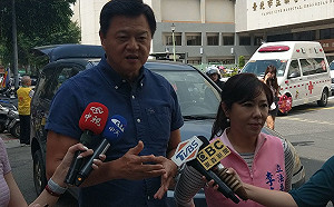 緊抓庶民牌 周錫瑋：蔡團隊是真權貴