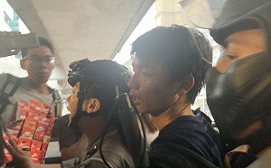 反送中》禁蒙面法致警民衝突升級 港警遭利器傷頸