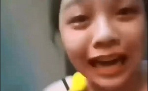 (影) 港反送中15歲少女成全裸浮屍  生前自拍：找指揮官理論