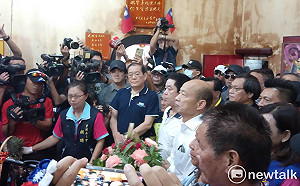 韓假環島Day1 韓國瑜首站抵鵝鑾鼻保安宮 喊話喚起屏東蕭條觀光業