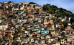 巴西貧富懸殊 一半人口平均月入約6000元