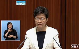 港施政報告大會兩度中斷 多名泛民議員被驅逐離場