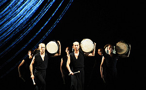 農博夜晚也精彩！漫步星光下聽鼓聲享受動人樂音