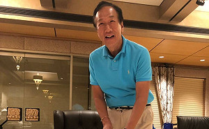 (影)郭台銘70歲生日  媽媽郭初永珍送老虎圖