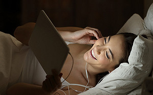 追劇追成熊貓眼　中醫師：兩招就能解決