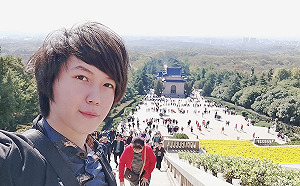 舉國旗青年楊翰傑遭扣押 嘆「自由的定義不一樣」