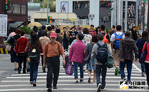 北東濕涼低溫19度　準颱風「雷馬遜」恐朝台菲接近